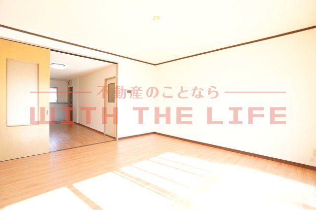 ハイツ櫛原プラスワン【キャンペーン対象物件】の居間・リビング|こちらのリビングで趣味の時間をお楽しみください