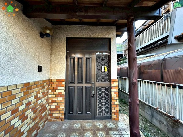 上尾市大谷本郷　中古戸建の玄関