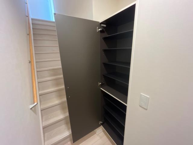 ルヴニール祇園平原Ｐ＆ＴⅢの収納|下駄箱