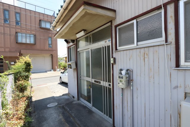 千音寺3077-3借家　東号室のエントランス