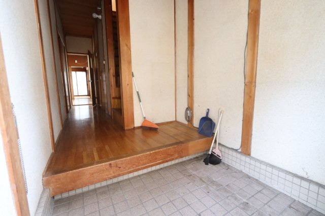 西野町1-20戸建の玄関
