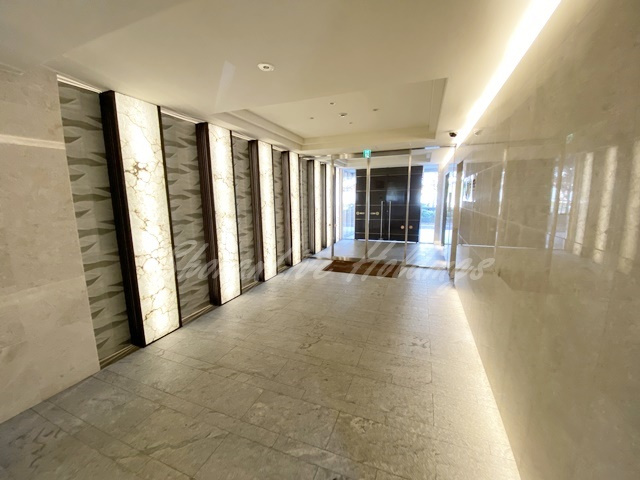 平塚市宮松町の賃貸マンションのエントランス|清潔感のあるエントランスです♪