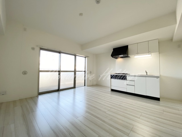 平塚市宮松町の賃貸マンションの居間・リビング|使いやすいリビングになります♪