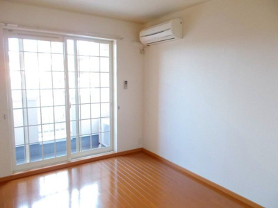 【居間・リビング】 | ピーチテラス | こちらのリビングで趣味の時間をお楽しみください