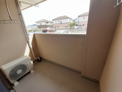 【バルコニー】 | スカイ・ガーデンズ | 開放的で明るい空間を演出してくれるバルコニーです