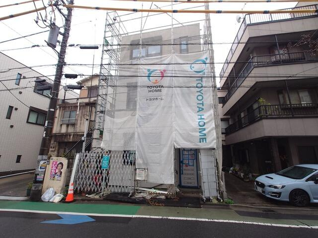 イゾラ・ピナの外観