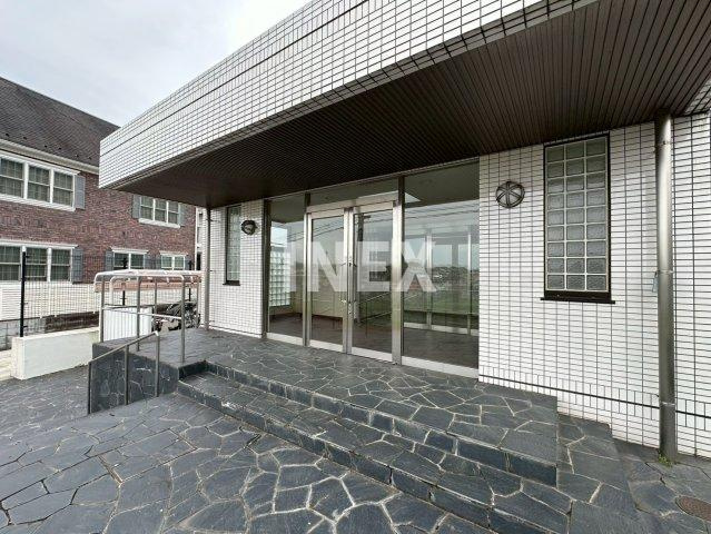 横浜市中区根岸旭台の賃貸マンションのエントランス