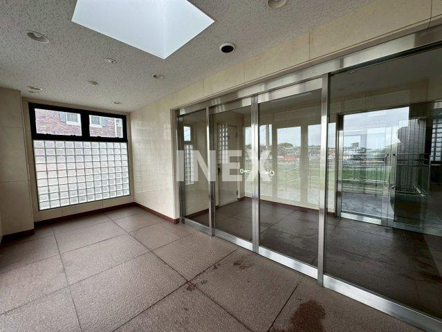横浜市中区根岸旭台の賃貸マンションのロビー