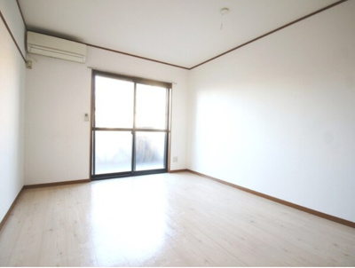 【居間・リビング】 | ポラール | こちらのリビングで趣味の時間をお楽しみください