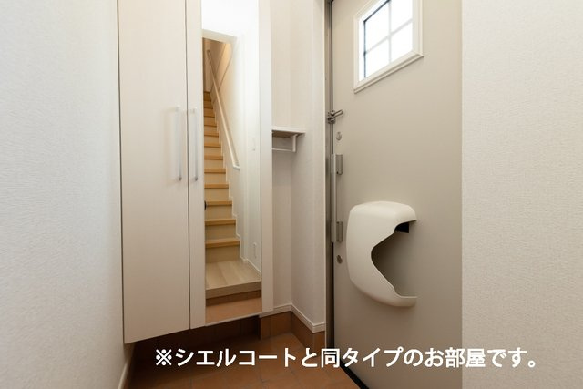 ラ　ペ　フランⅡの玄関