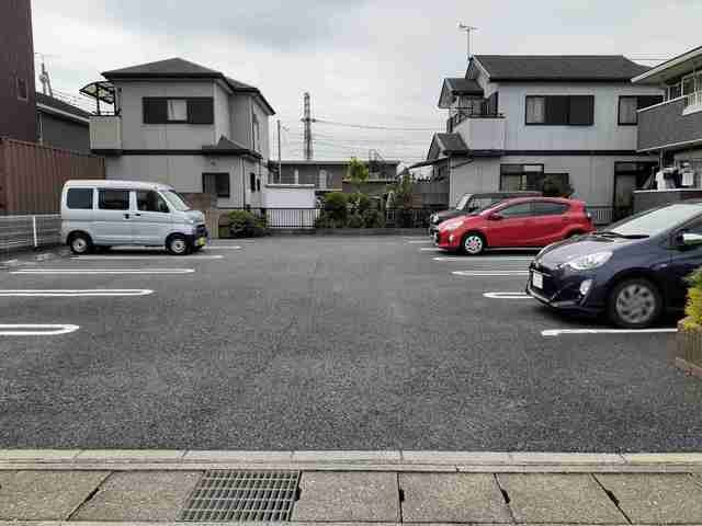 レイ・アンジュの駐車場