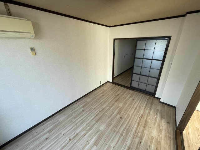 第二丸善富士見ハイツ の洋室