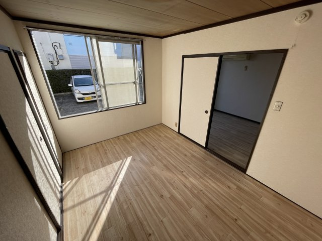 第二丸善富士見ハイツ の洋室