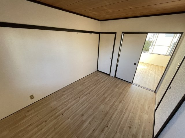 第二丸善富士見ハイツ の洋室