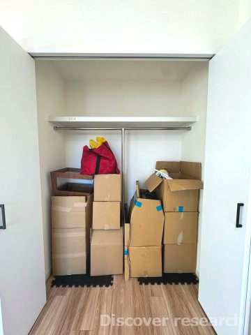 クリオ三鷹伍番館の収納|【クローゼット】
大容量のクローゼットです。奥行きもあるのでキャリーケースのような大きな荷物でも収納可能です。