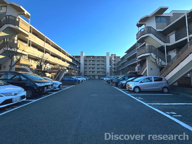 クリオ三鷹伍番館の駐車場|【駐車場】
