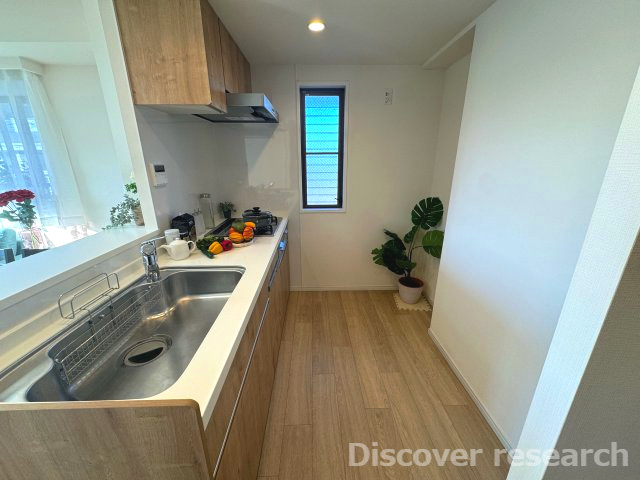 クリオ三鷹伍番館のキッチン|【システムキッチン】
キッチンのスペースは広々していて冷蔵庫や食器棚を配置しても余裕がありそうです。