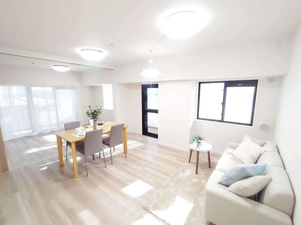 ダイアパレス幕張タイムズガーデンの居間・リビング