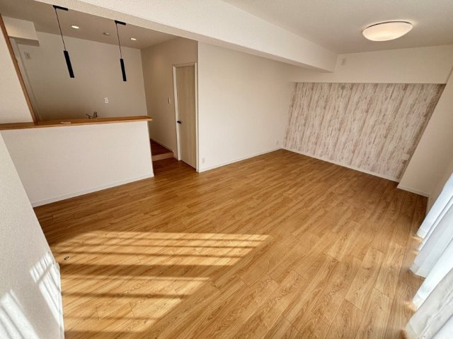 第二東山ハイツの居間・リビング|ゆったりとした居間です