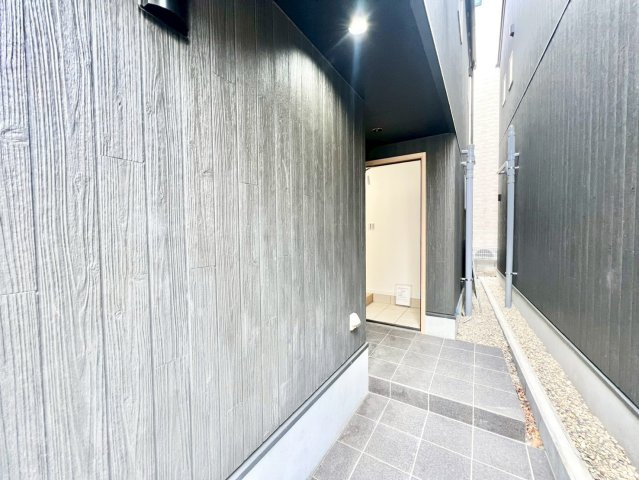 世田谷区八幡山2丁目　新築戸建の玄関|現地ご見学希望・資料請求などお気軽にお問い合わせ下さい！
03-5990-5201