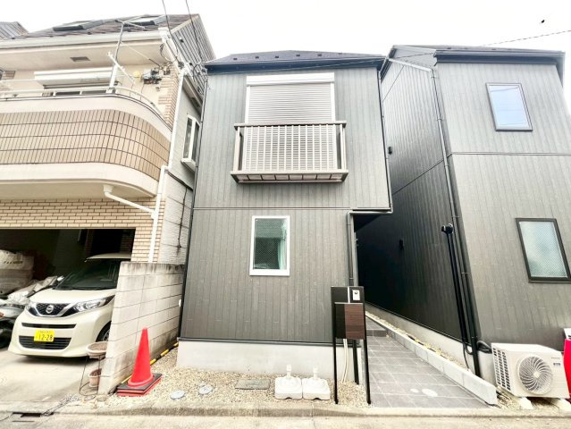 世田谷区八幡山2丁目　新築戸建の外観|現地ご見学希望・資料請求などお気軽にお問い合わせ下さい！
03-5990-5201