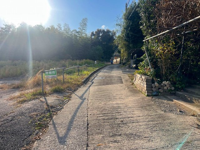 米子市奥谷売地の周辺|前面道路になります。
本物件は傾斜地にございます。