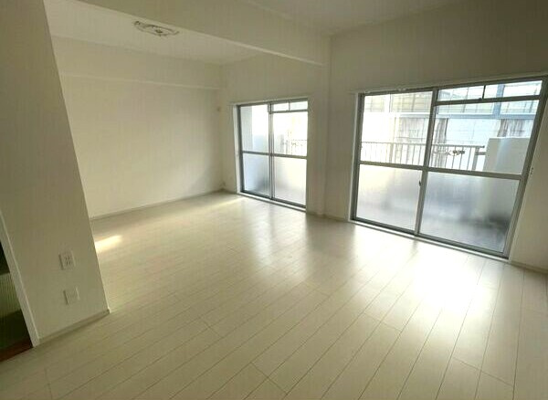 ホワイトキャッスル平針Ⅱの居間・リビング