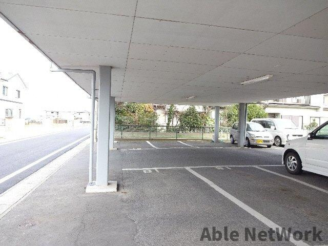 アークヒルズフクモトNO.3Bの駐車場