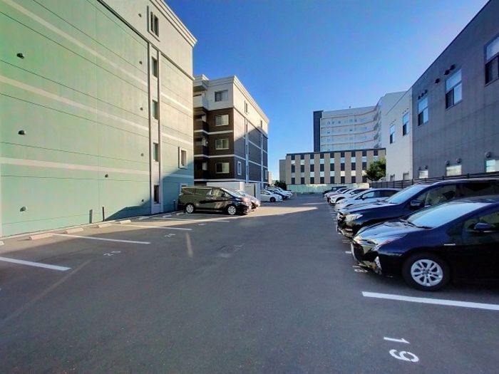 Ｓｈａｌｌｏｗ　Ｇａｒｄｅｎ　A棟の駐車場