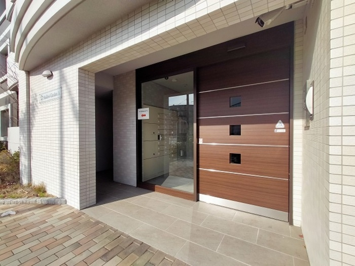 Ｓｈａｌｌｏｗ　Ｇａｒｄｅｎ　A棟のエントランス