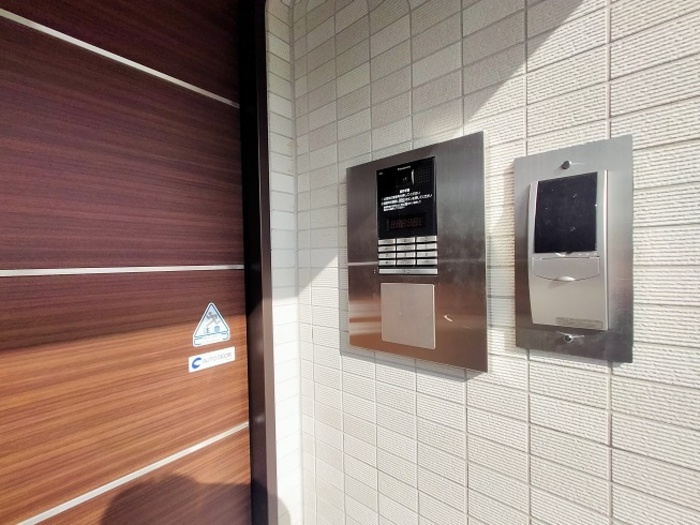 Ｓｈａｌｌｏｗ　Ｇａｒｄｅｎ　A棟のエントランス