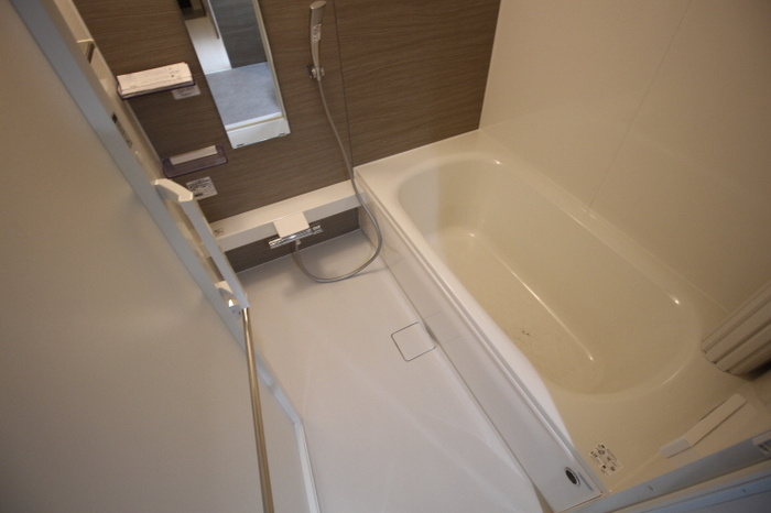 Ｓｈａｌｌｏｗ　Ｇａｒｄｅｎ　A棟の浴室