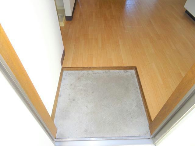 アークヒルズフクモトＮＯ．５Ａの玄関