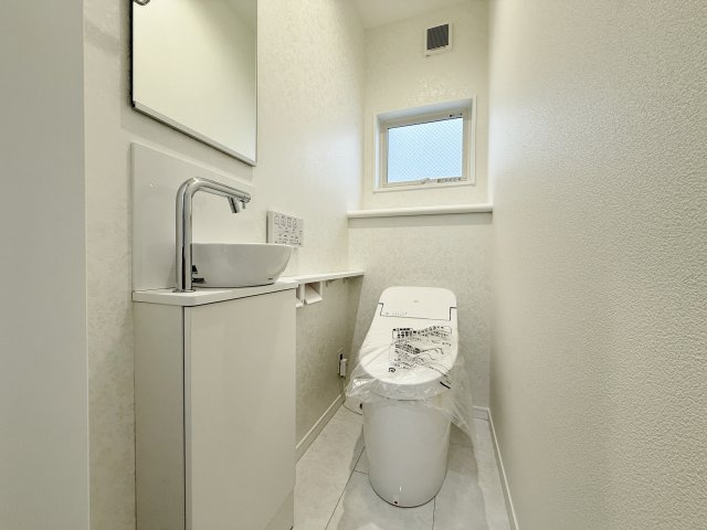 練馬区桜台4丁目 全6棟 F号棟のトイレ|トイレは2ヶ所設置　手洗いカウンター付きです(F号棟)
