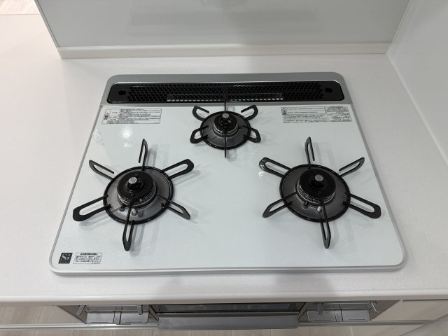 練馬区桜台4丁目 全6棟 F号棟のキッチン|ガラストップコンロは汚れが拭き取りやすく、キズに強い仕様
お料理後の掃除もラクに行えます