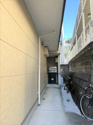 DTハウス神大寺のエントランス