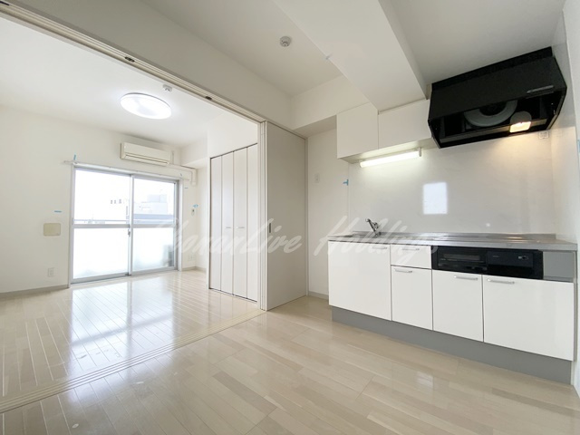 横浜市戸塚区吉田町の賃貸マンションの居間・リビング|使いやすいリビングになります♪