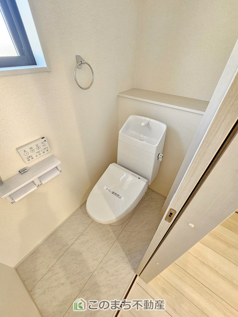 LiveleGarden.S第20栃木大平町西水代のトイレ|小窓から換気ができて清潔なトイレスペース☆