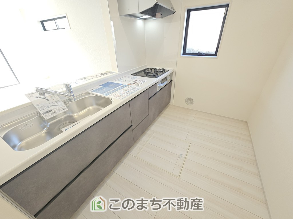 LiveleGarden.S第20栃木大平町西水代のキッチン|床下収納は意外と容量があり、日常のストックにも大活躍です♪
