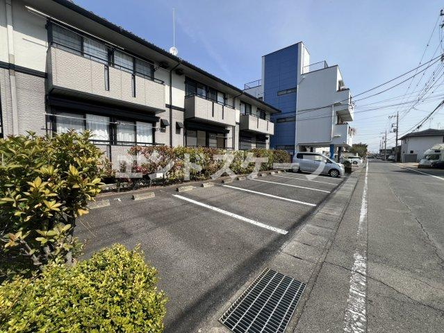 ファ・ミ・グランドAの駐車場|高崎、前橋のお部屋探しはエンドスケープまで！お客様の理想お聞かせ下さい♪