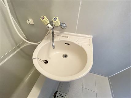 セキネハイツの洗面所|明るい洗面所です