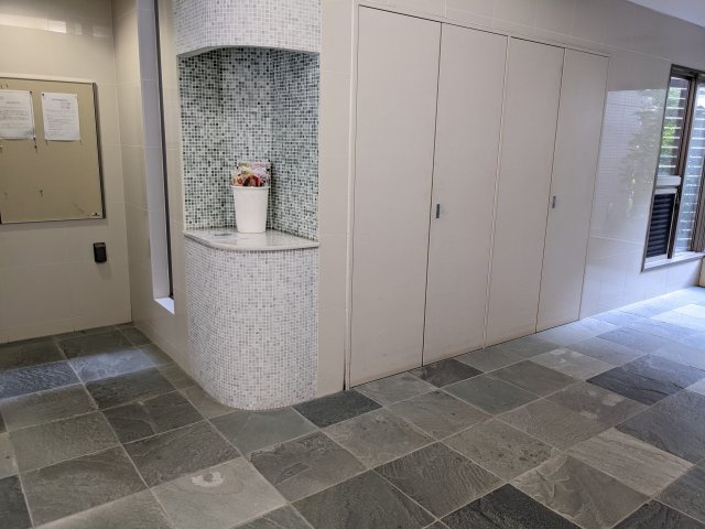 アイビーテラスのロビー|ゆとりのあるロビーです