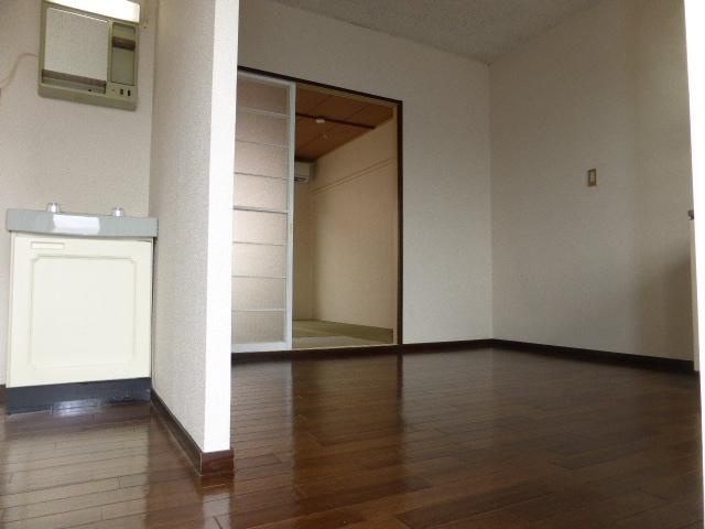 ロータスハイツ　Ｂの居間・リビング|ゆったり過ごせるリビングです