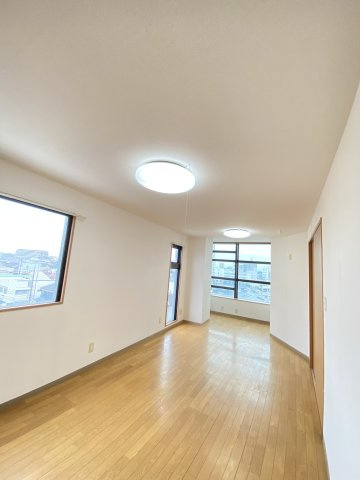 桶川駅前プラザの居間・リビング|おしゃれな居間です