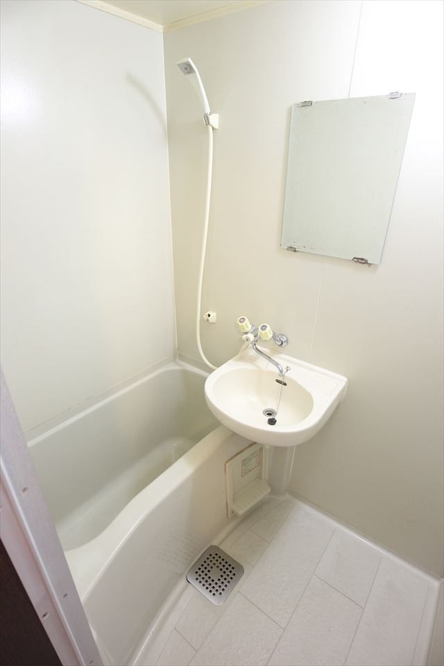 セキネハイツの浴室|ゆったり過ごせるお風呂です