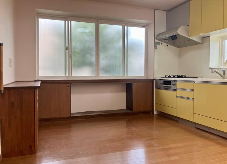 元町戸建の居間・リビング|居間です