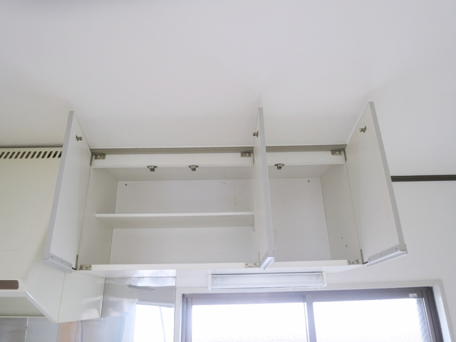 サンリーザのキッチン|キッチン上部にも収納があります☆