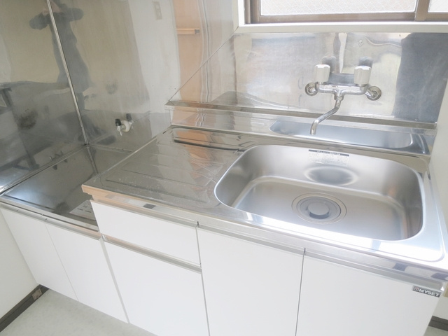 サンリーザのキッチン|ガスコンロ設置可能のすっきりしたキッチンです☆