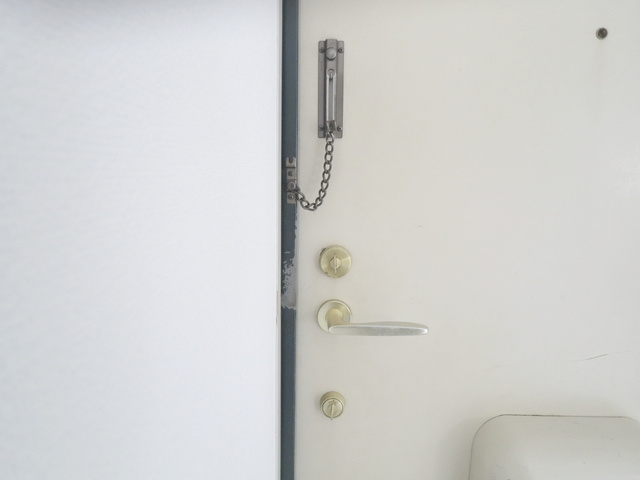 サンリーザのセキュリティ|カギ2カ所とチェーンの内カギついて安心です☆