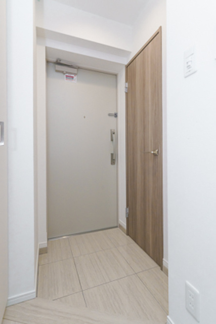 ＴＨＥ　ＡＸＩＳ　ＫＯＪＩＭＡＣＨＩの玄関|※写真は同タイプ住戸です。